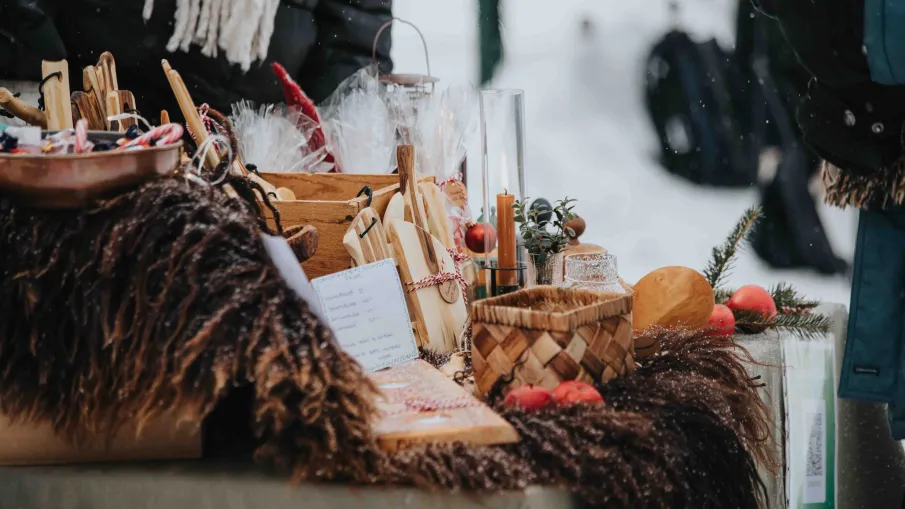 Slöjdarnas julmarknad