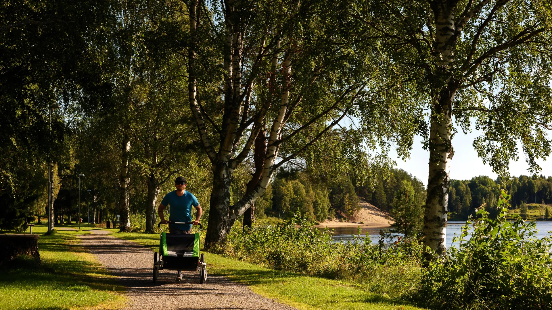 Person som springer med barnvagn
