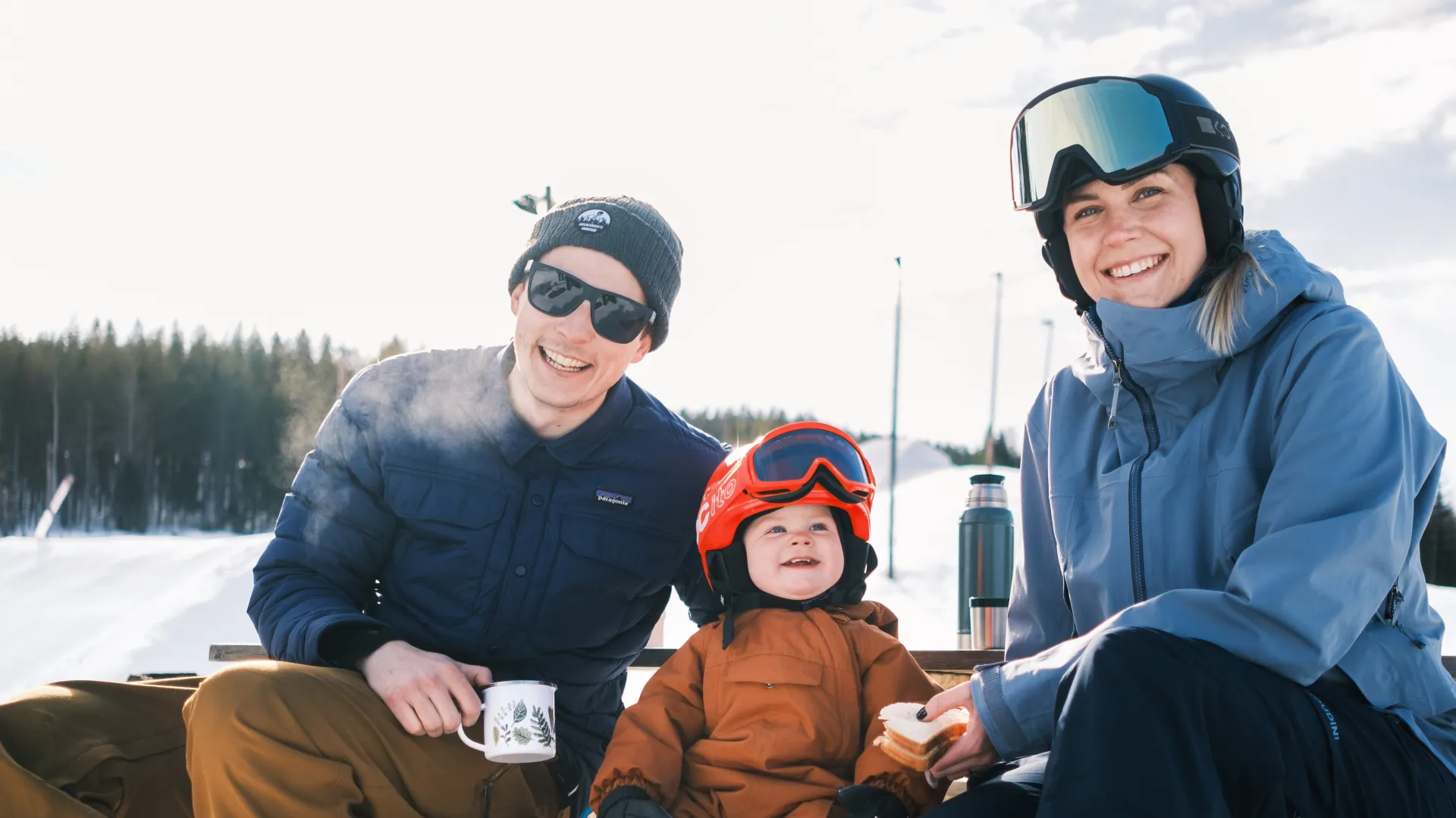 familj som åker slalom vännäs